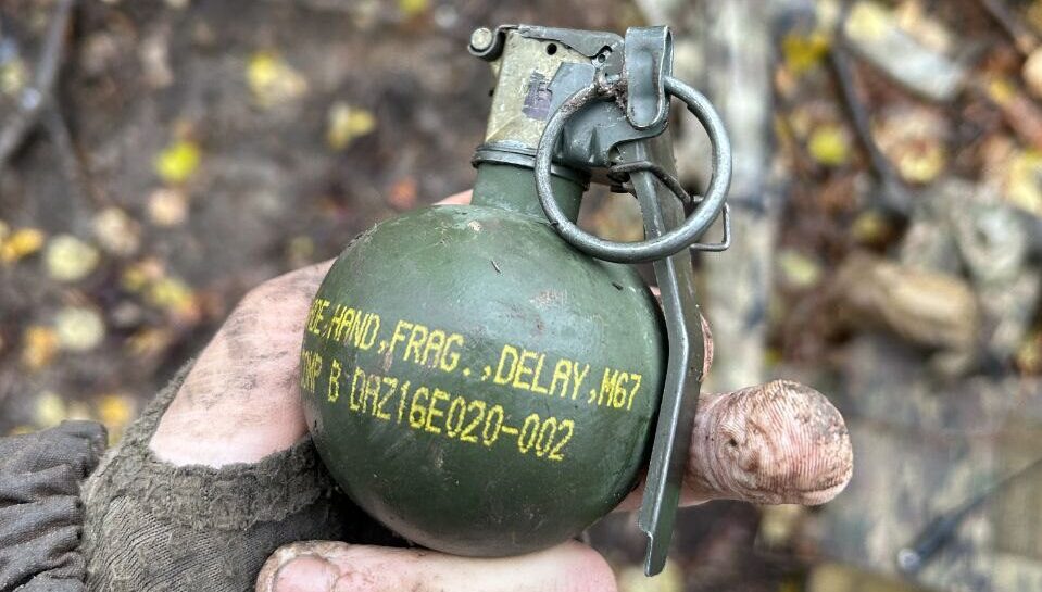 Победивший в рукопашной дуэли боец из Якутии взорвал бойца ВСУ его же гранатой Победивший в рукопашной дуэли боец из Якутии взорвал бойца ВСУ его же гранатой