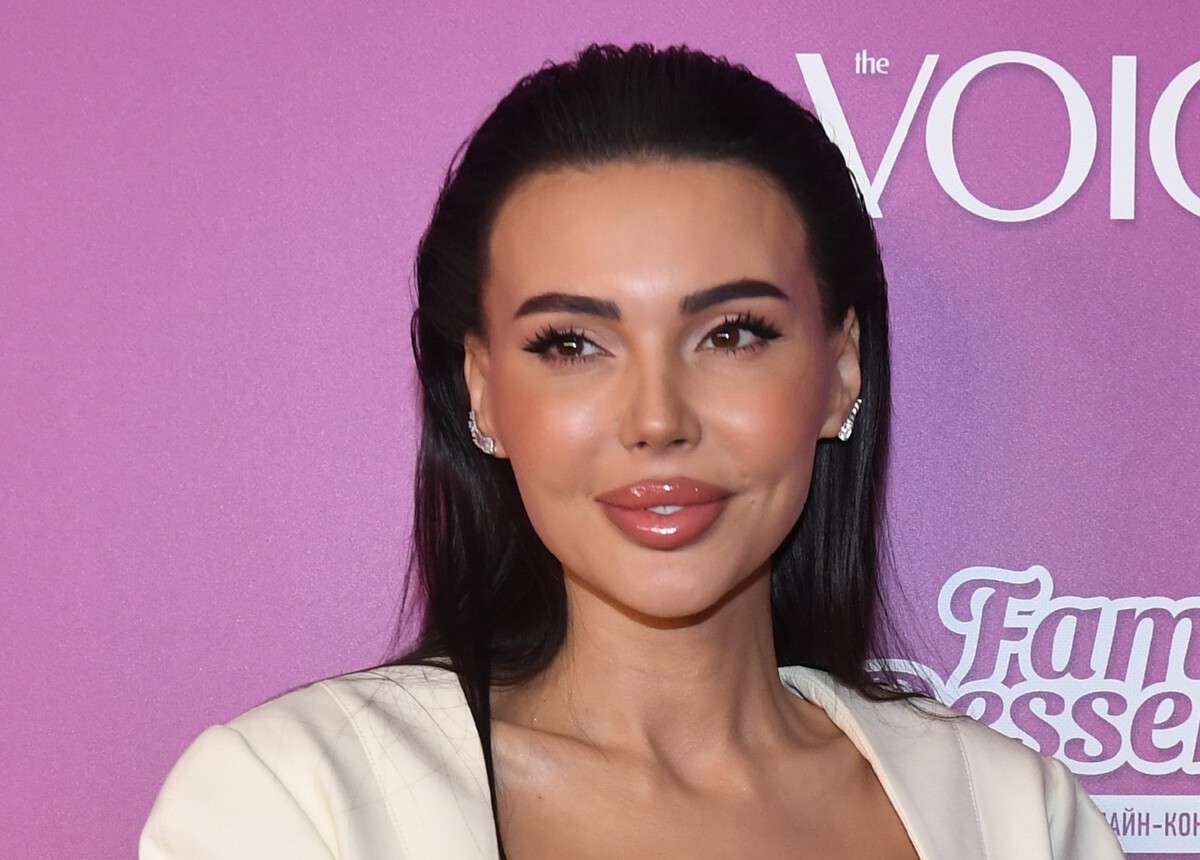 Красовалась в купальнике с вырезом: Самойлова показала фигуру после праздников Красовалась в купальнике с вырезом: Самойлова показала фигуру после праздников