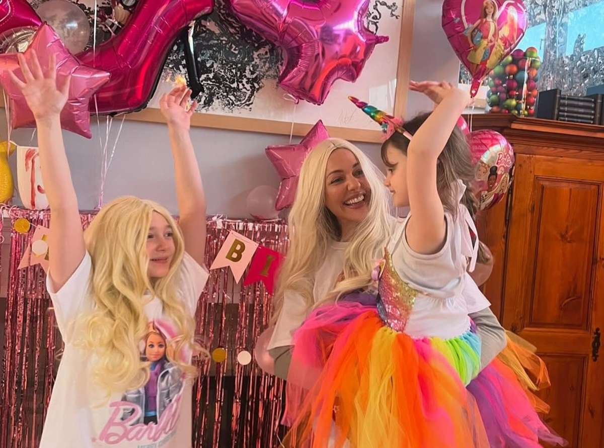 Мерьем Узерли отпраздновала день рождения для младшей дочери в стиле Барби