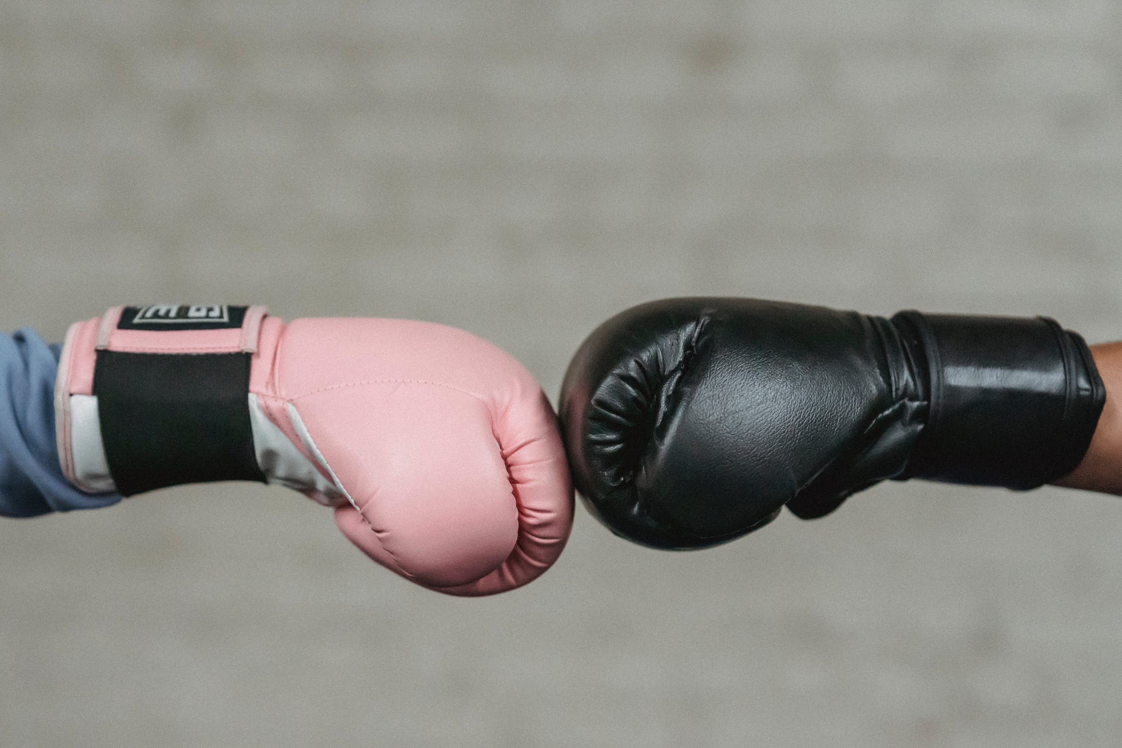 Боец ММА Рагозин раскритиковал ударившую тренера на UFC Дудакову Боец ММА Рагозин раскритиковал ударившую тренера на UFC Дудакову