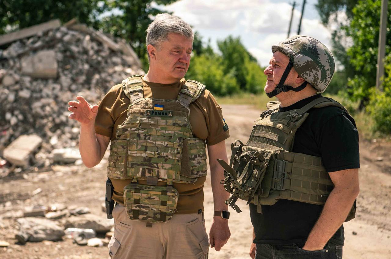 Экс-президент Украины Порошенко заявил о запрете жены есть хот-доги на заправке Экс-президент Украины Порошенко заявил о запрете жены есть хот-доги на заправке