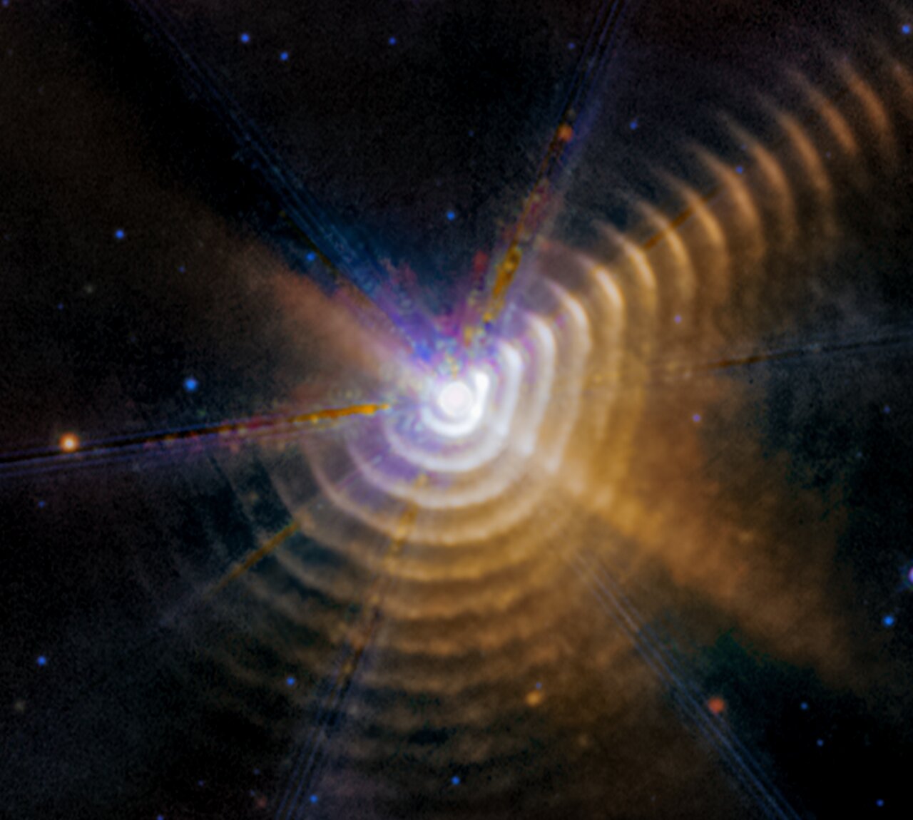 «Уэбб» рассмотрел кольца из углерода в двойной звездной системе