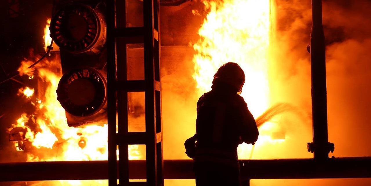 Четыре жителя Казахстана пострадали при взрыве на нефтебазе Четыре жителя Казахстана пострадали при взрыве на нефтебазе
