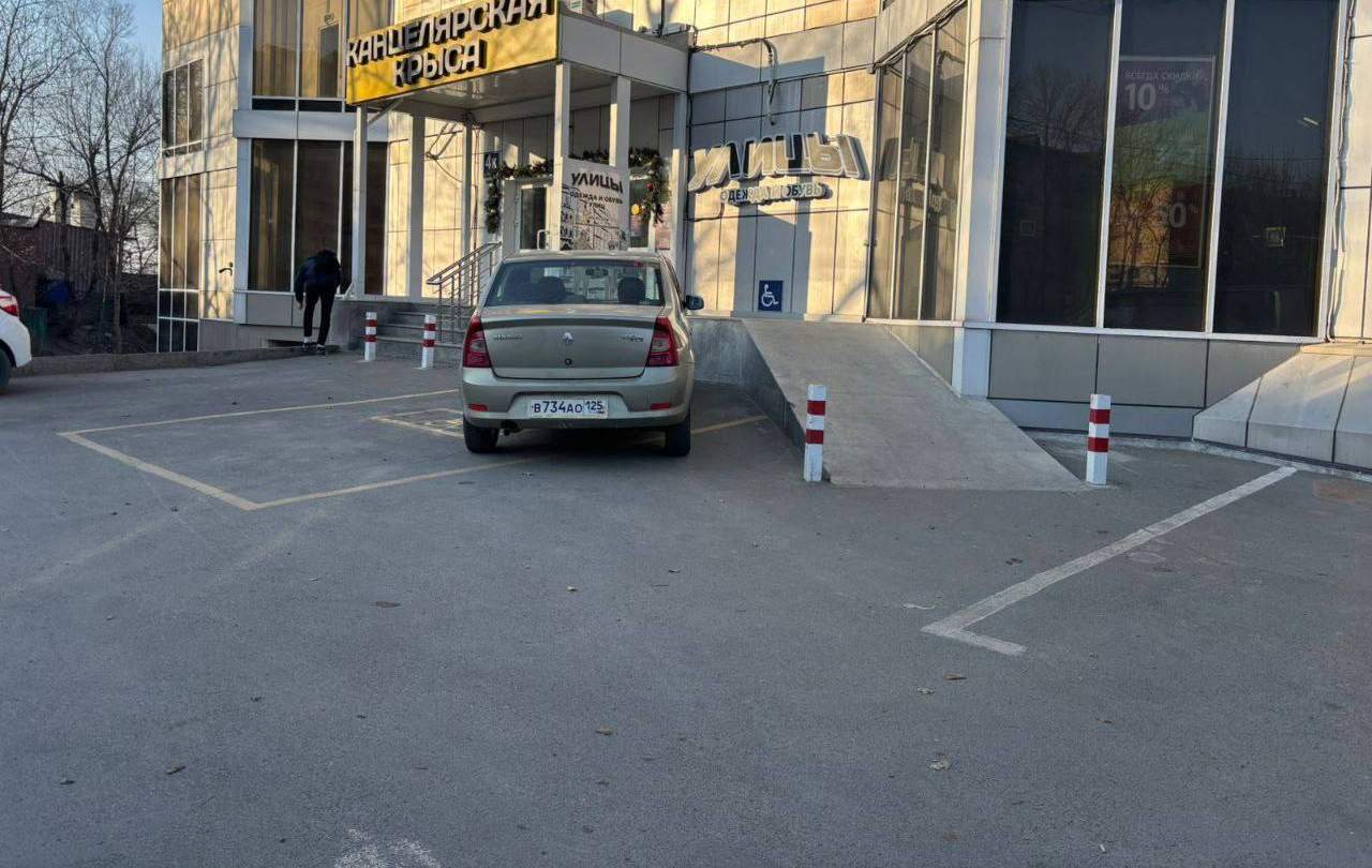 Охоту за нарушителями правил парковки начала полиция Владивостока Охоту за нарушителями правил парковки начала полиция Владивостока