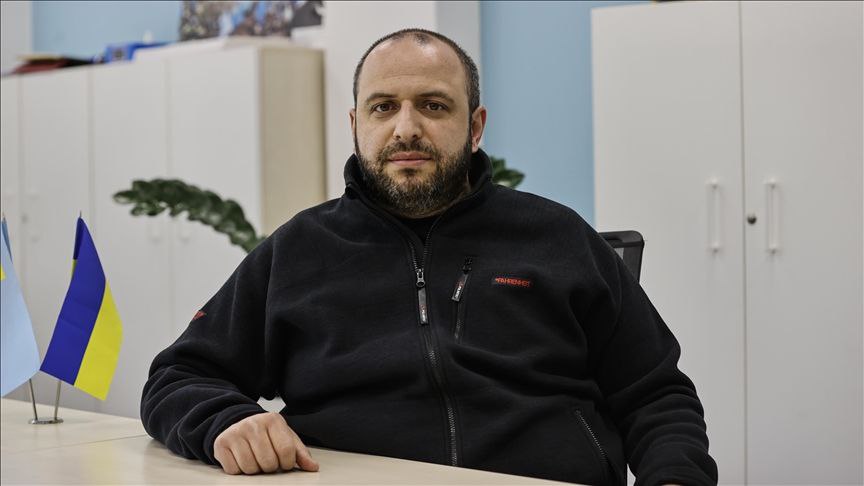 Министр обороны Украины Умеров устроил прощальную вечеринку с фуршетом Министр обороны Украины Умеров устроил прощальную вечеринку с фуршетом