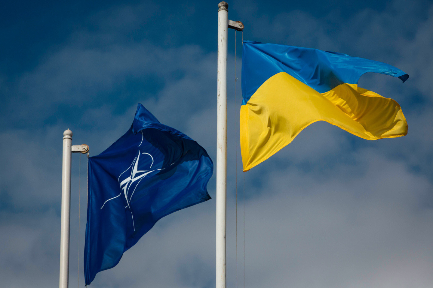 Минобороны Венгрии назвал вступление Украины в НАТО нереалистичным Минобороны Венгрии назвал вступление Украины в НАТО нереалистичным