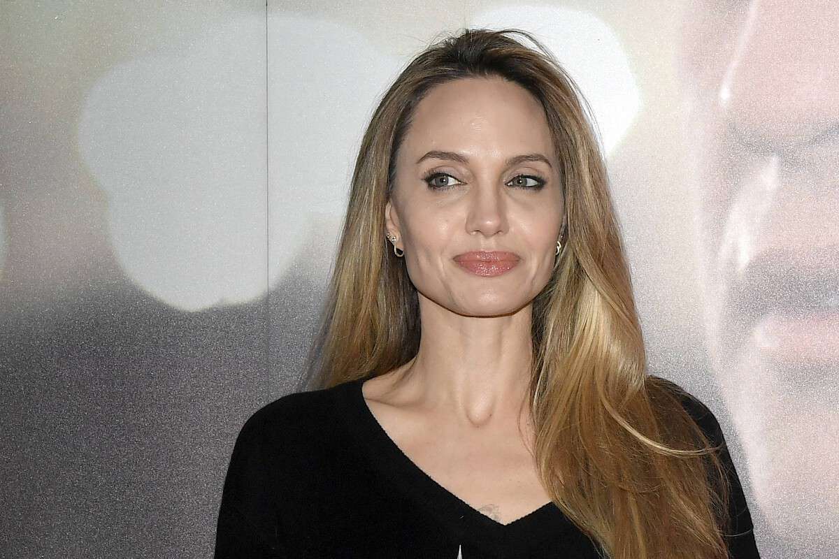Анджелину Джоли засняли с дочерью от Брэда Питта во время шопинга Анджелину Джоли засняли с дочерью от Брэда Питта во время шопинга