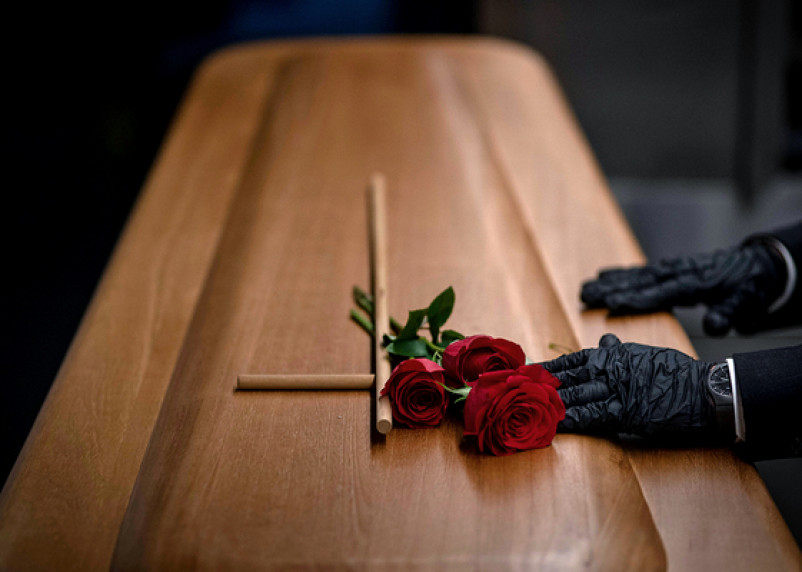 В Китае четверо мужчин скончались после погребения 90-летнего родственника