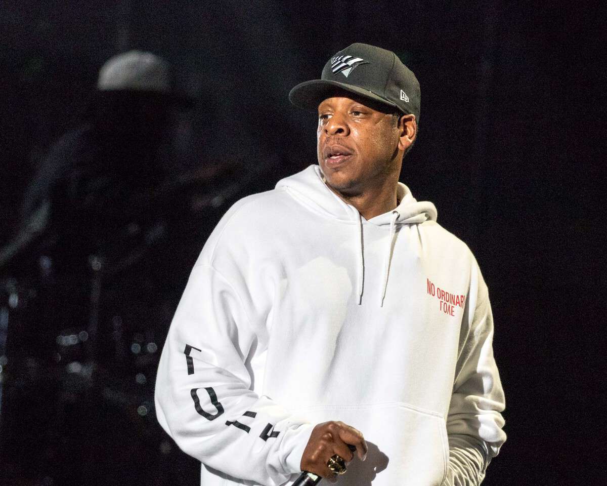 Jay-Z подал в суд на женщину, обвинившую его в надругательстве Jay-Z подал в суд на женщину, обвинившую его в надругательстве