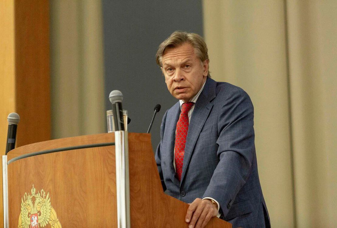 Пушков: Макрон мстит Трампу за холодный прием в Белом доме