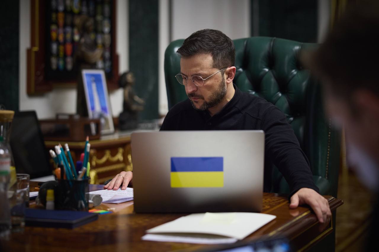 «Де-факто отстранен от власти»: в администрации Зеленского назрели изменения «Де-факто отстранен от власти»: в администрации Зеленского назрели изменения
