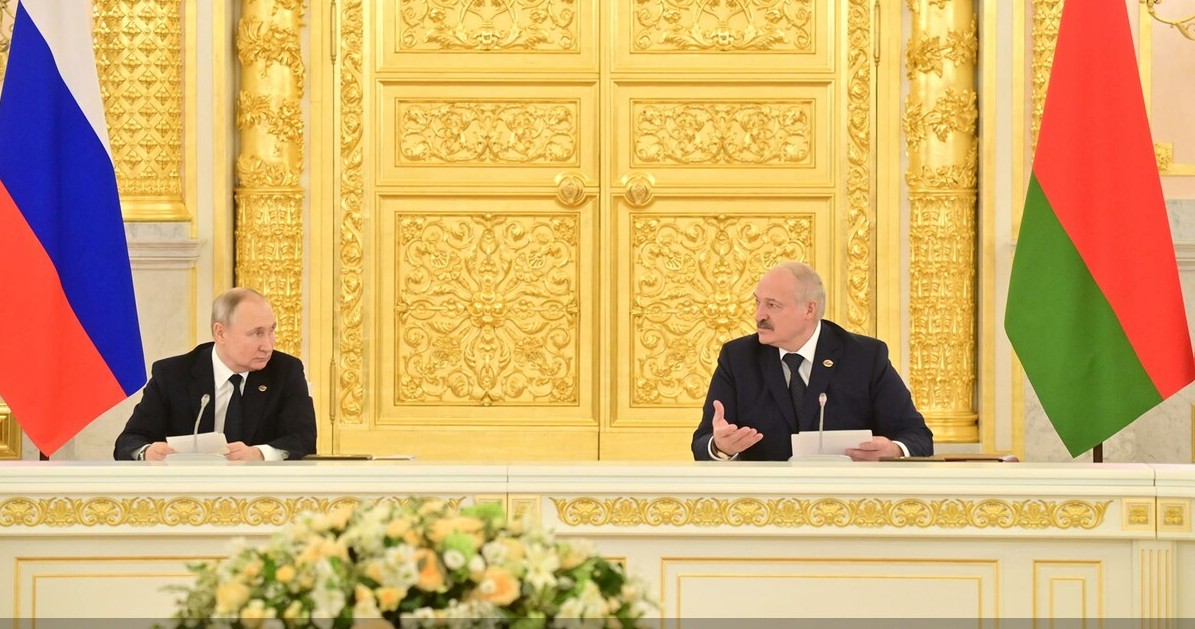 Путин угостил Лукашенко в Кремле грибной похлебкой Путин угостил Лукашенко в Кремле грибной похлебкой