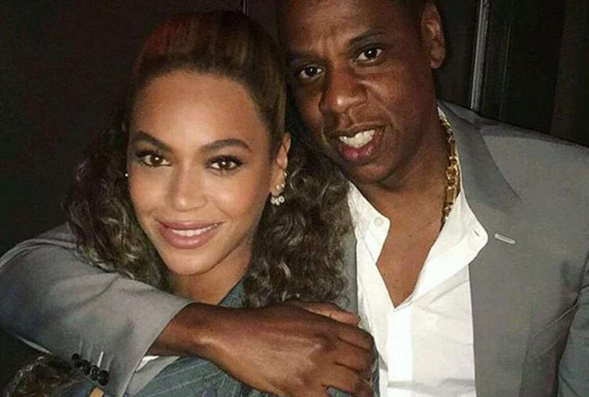 Снова благодать: Бейонсе и Jay-Z расслабились на свидании после обвинений Снова благодать: Бейонсе и Jay-Z расслабились на свидании после обвинений