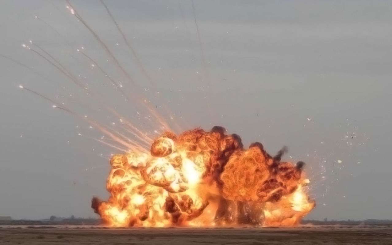 Появилось видео удара по рвущейся под Белгород технике ВСУ Появилось видео удара по рвущейся под Белгород технике ВСУ