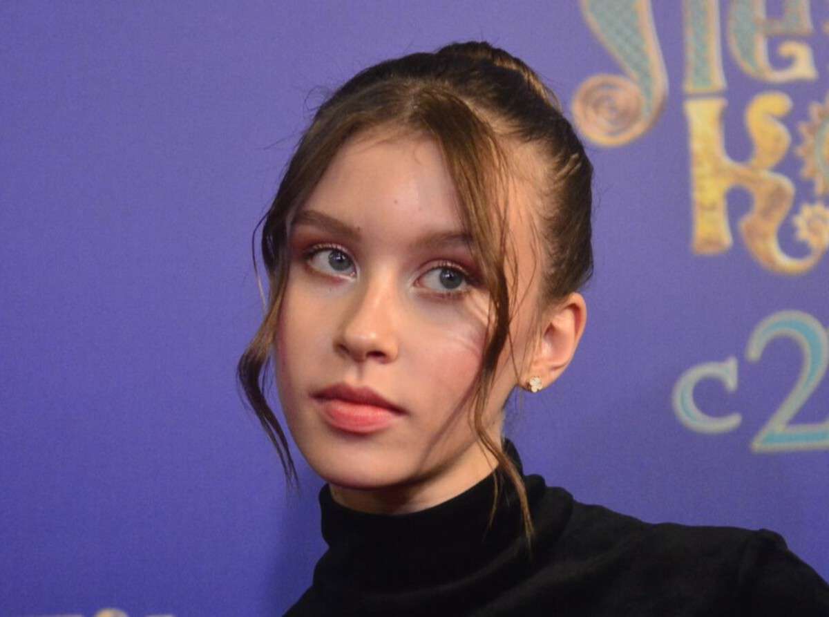 Рассказала о поцелуе: Анна Пересильд вышла в свет с предполагаемым бойфрендом Рассказала о поцелуе: Анна Пересильд вышла в свет с предполагаемым бойфрендом