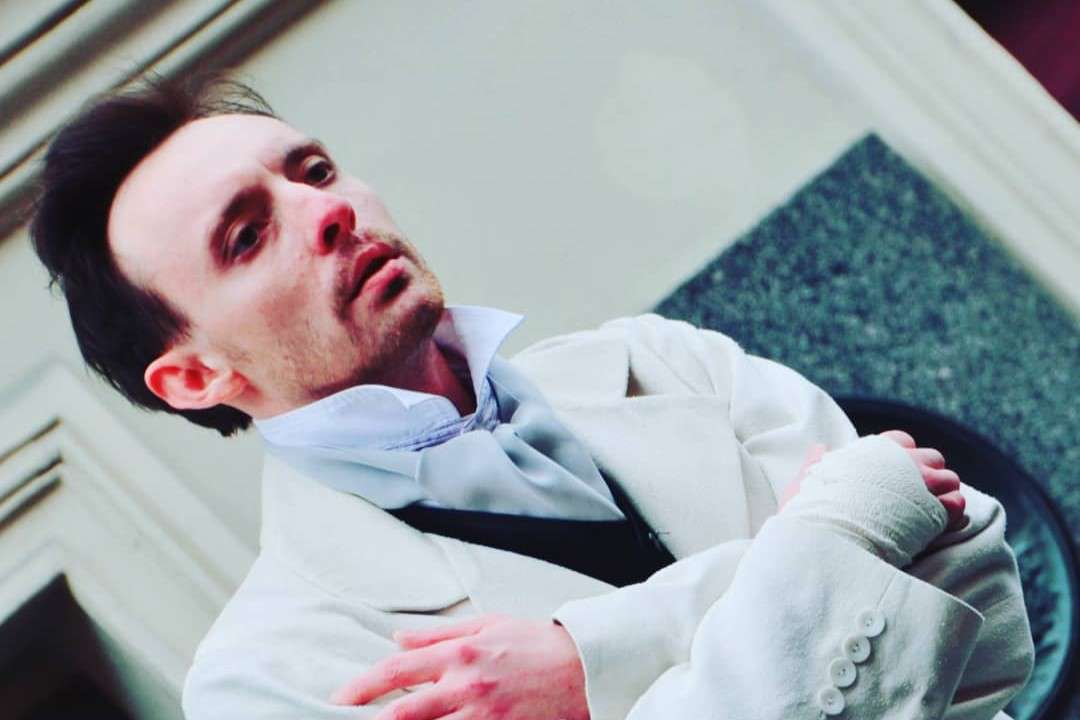 Звезду фильма «Цой» и сериала «Содержанки» доставили в реанимацию с ножевыми ранениями Звезду фильма «Цой» и сериала «Содержанки» доставили в реанимацию с ножевыми ранениями