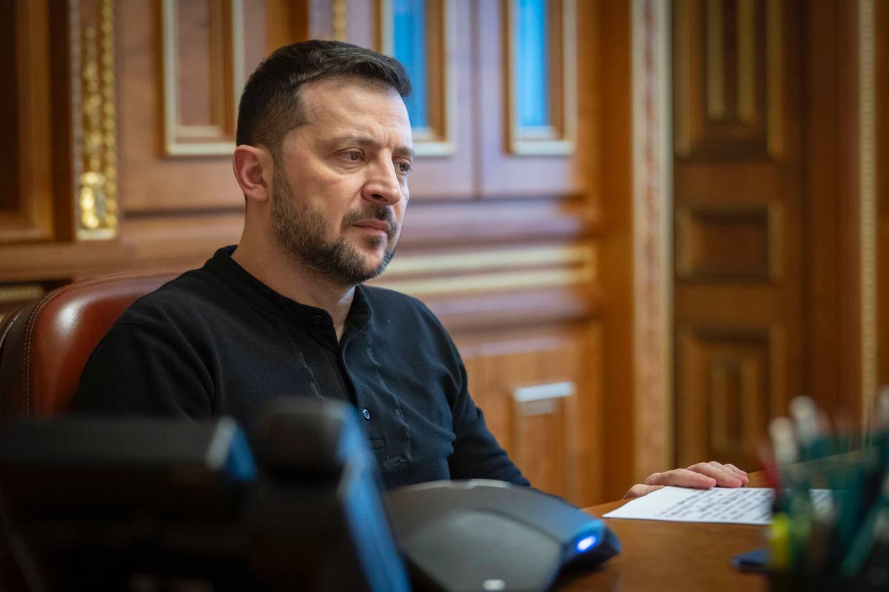 Партия Зеленского угрожает противникам продления военного положения на Украине Партия Зеленского угрожает противникам продления военного положения на Украине