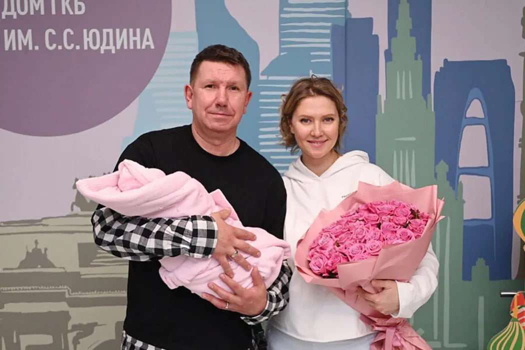 «Наша маленькая принцесса»: гитарист Uma2rman стал отцом в седьмой раз «Наша маленькая принцесса»: гитарист Uma2rman стал отцом в седьмой раз