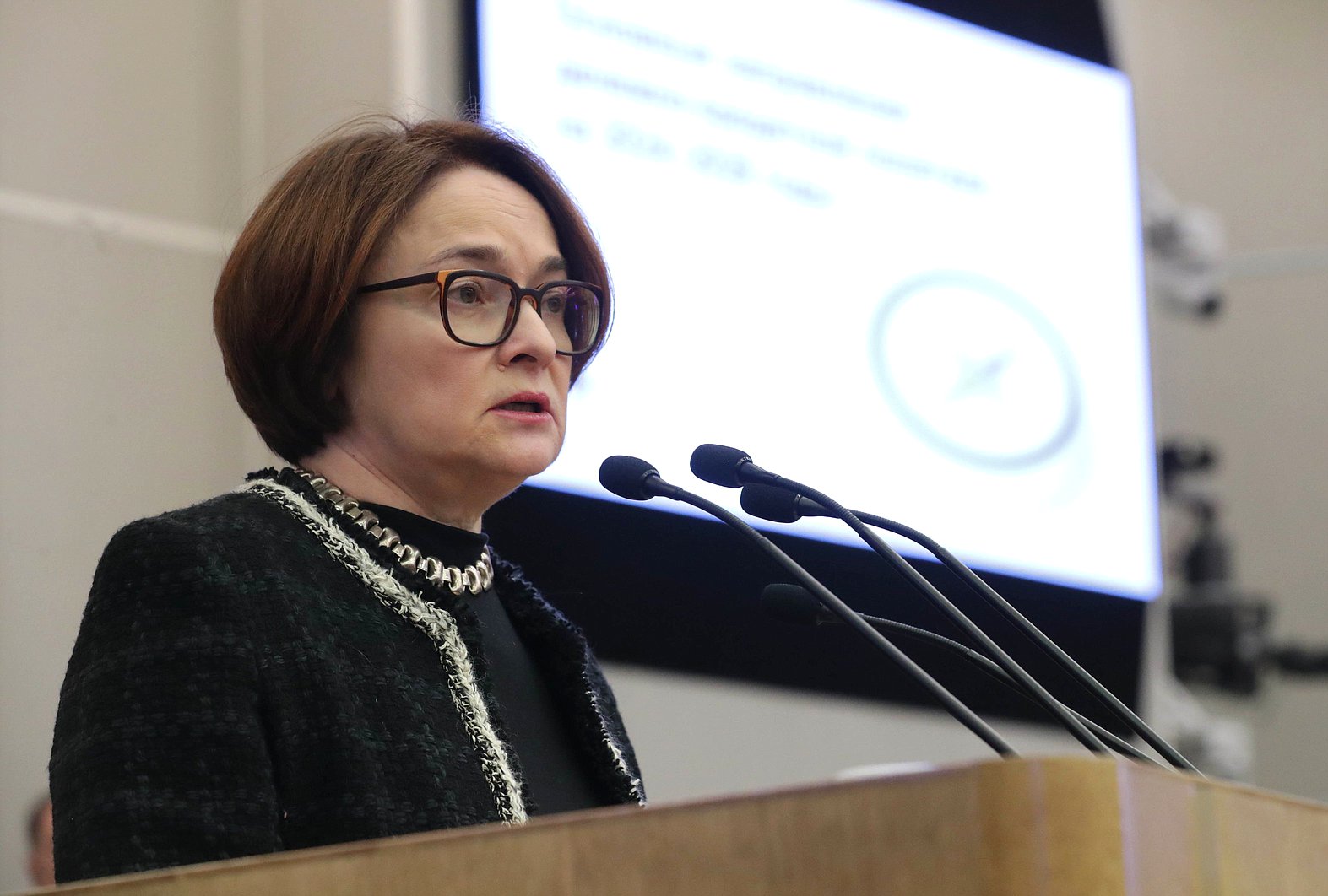 Экономист Хазин объяснил, почему Набиуллину не сняли с поста главы ЦБ Экономист Хазин объяснил, почему Набиуллину не сняли с поста главы ЦБ