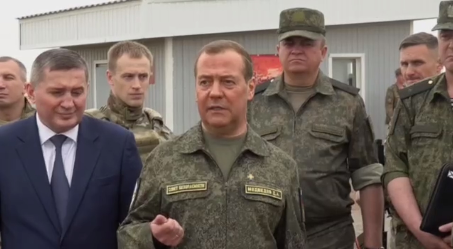 Дмитрий Медведев заявил, что противников России сдерживает страх возмездия Дмитрий Медведев заявил, что противников России сдерживает страх возмездия