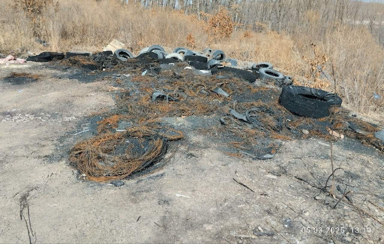 Находка вместе с прокуратурой почти полгода пытаются победить стихийную свалку Находка вместе с прокуратурой почти полгода пытаются победить стихийную свалку