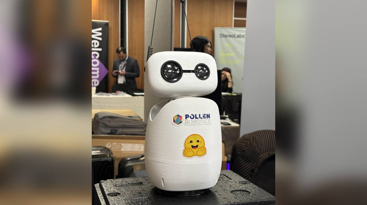 Hugging Face выпустила недорогих человекоподобных роботов с открытым кодом Hugging Face выпустила недорогих человекоподобных роботов с открытым кодом