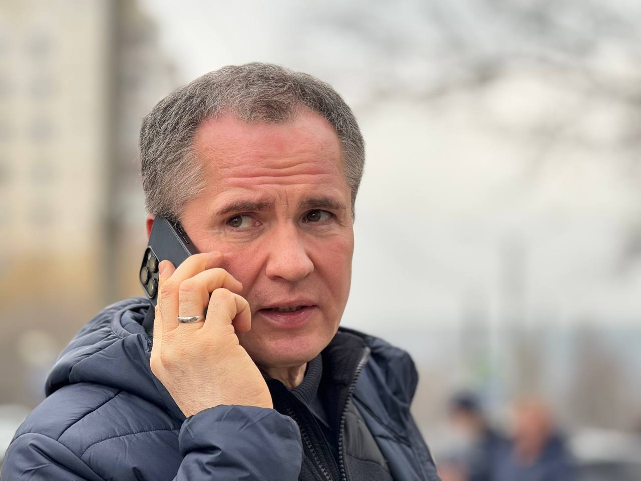 В Белгороде БПЛА атаковал здание суда, когда там находился губернатор Гладков В Белгороде БПЛА атаковал здание суда, когда там находился губернатор Гладков