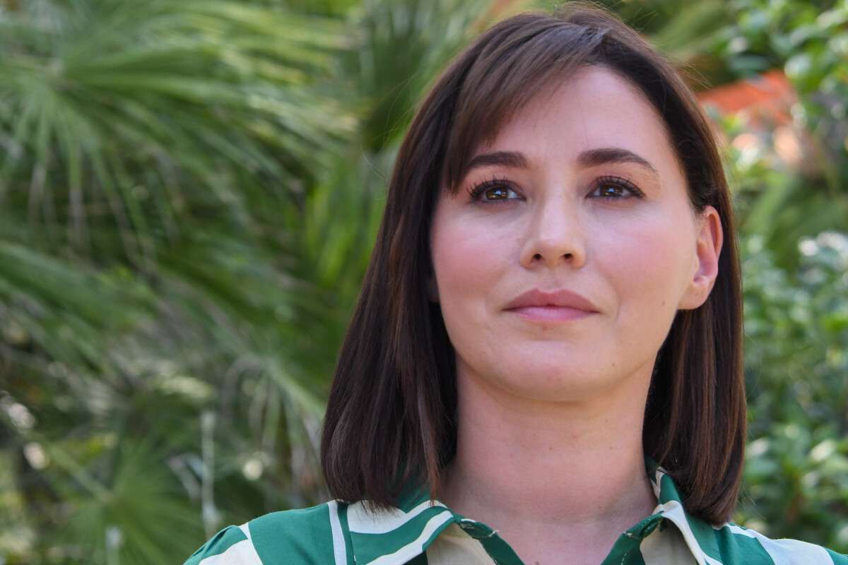 Звезда «Острых козырьков» Чарли Мерфи родила первенца в 37 лет