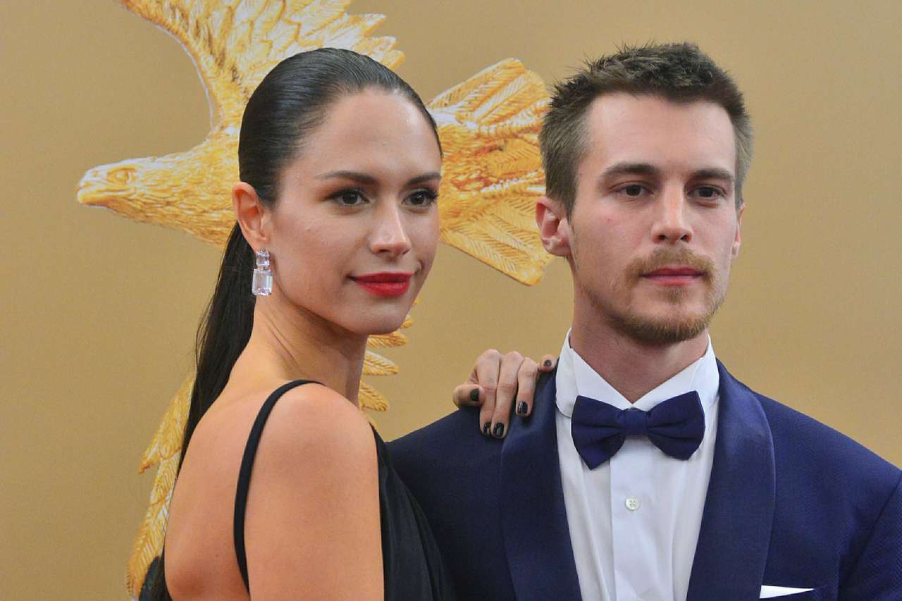 Жену Янковского застукали за «запрещенкой» в гримерке