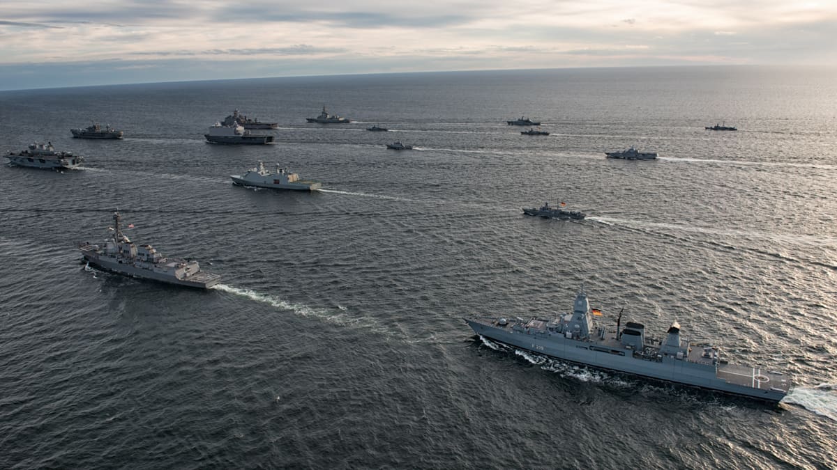 Американский авианосец Nimitz отключил транспондер по пути на Ближний Восток Американский авианосец Nimitz отключил транспондер по пути на Ближний Восток