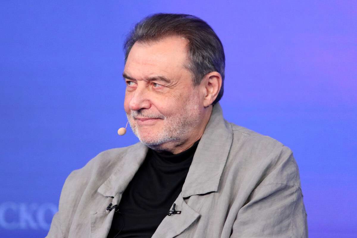 Алексей Учитель высказался об откровенных нарядах дочери Анны Пересильд Алексей Учитель высказался об откровенных нарядах дочери Анны Пересильд
