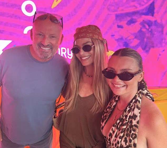 Марго Робби устроила вечеринку на Ибице