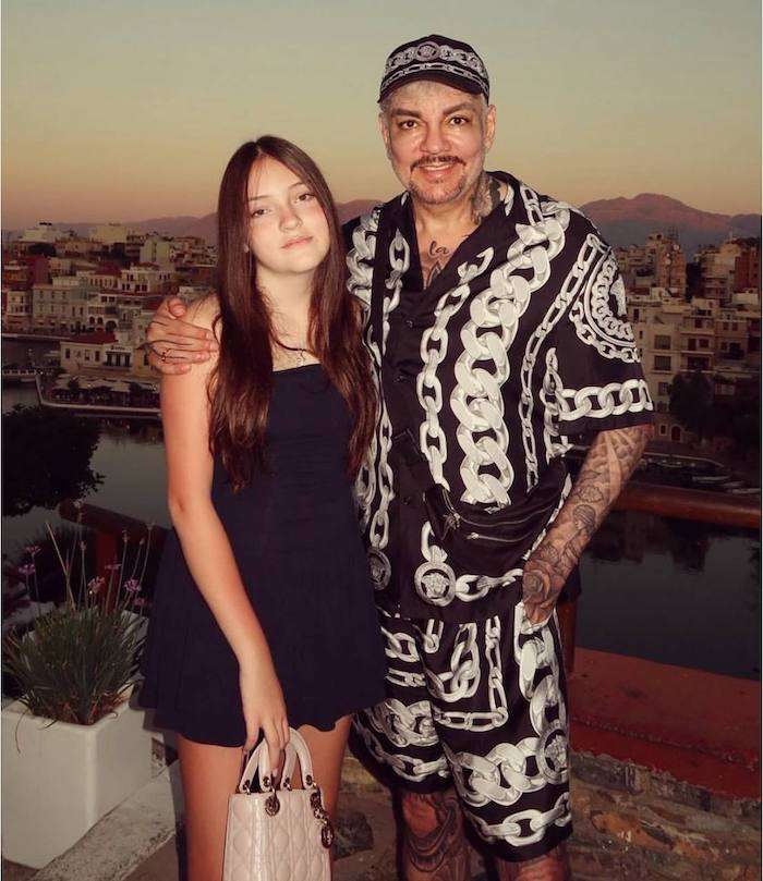 Каникулы в Греции: Филиппа Киркорова запечатлели с подросшей дочкой