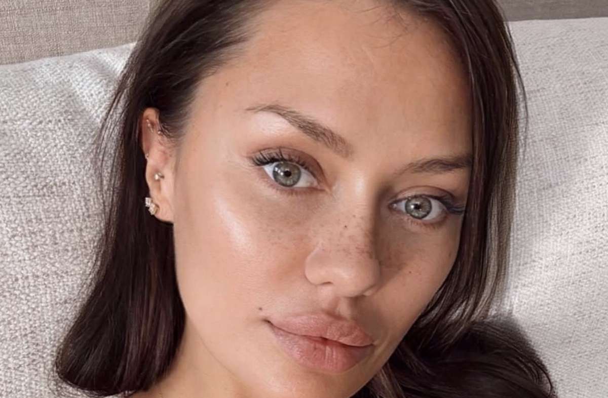 «Вот это бюст»: Виктория Боня приняла участие в откровенной съемке у бассейна