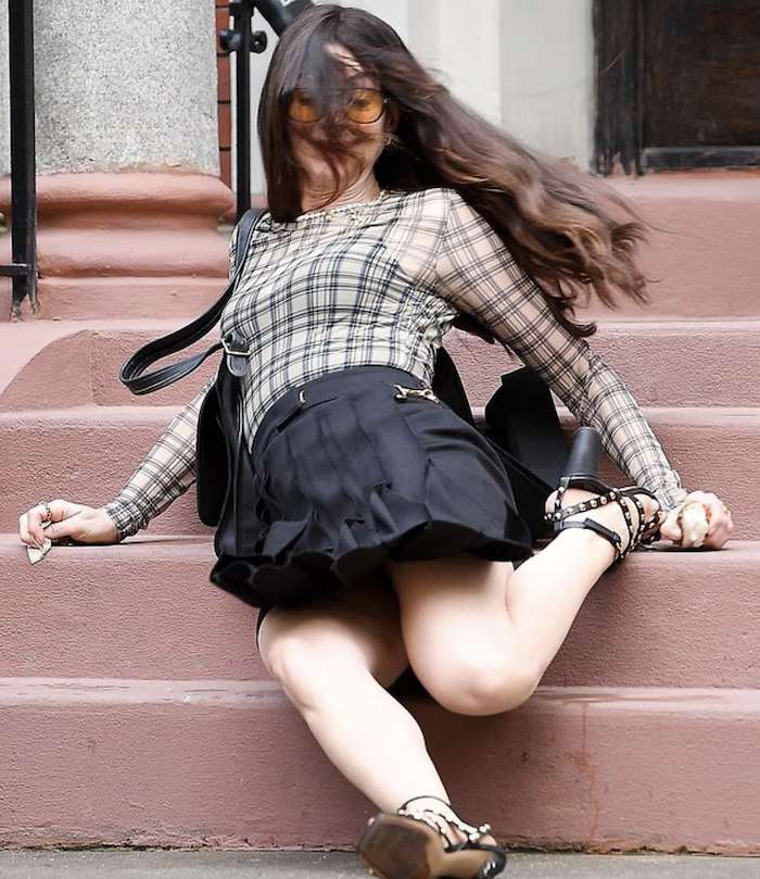 Энн Хэтэуэй едва не пострадала на съемках — падение актрисы попало на камеру