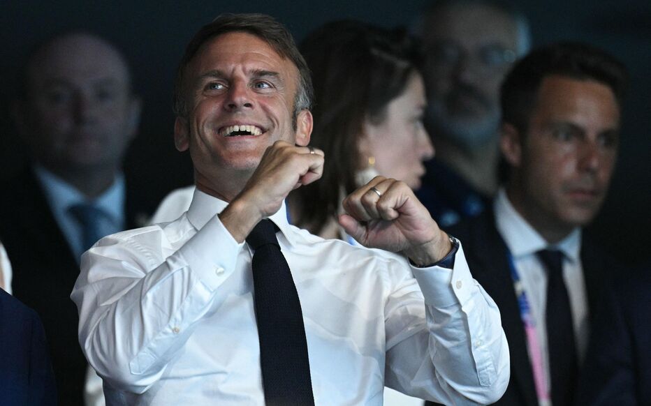 Глава кабмина Албании Рама пошутил про Трампа и получил шлепок от Макрона