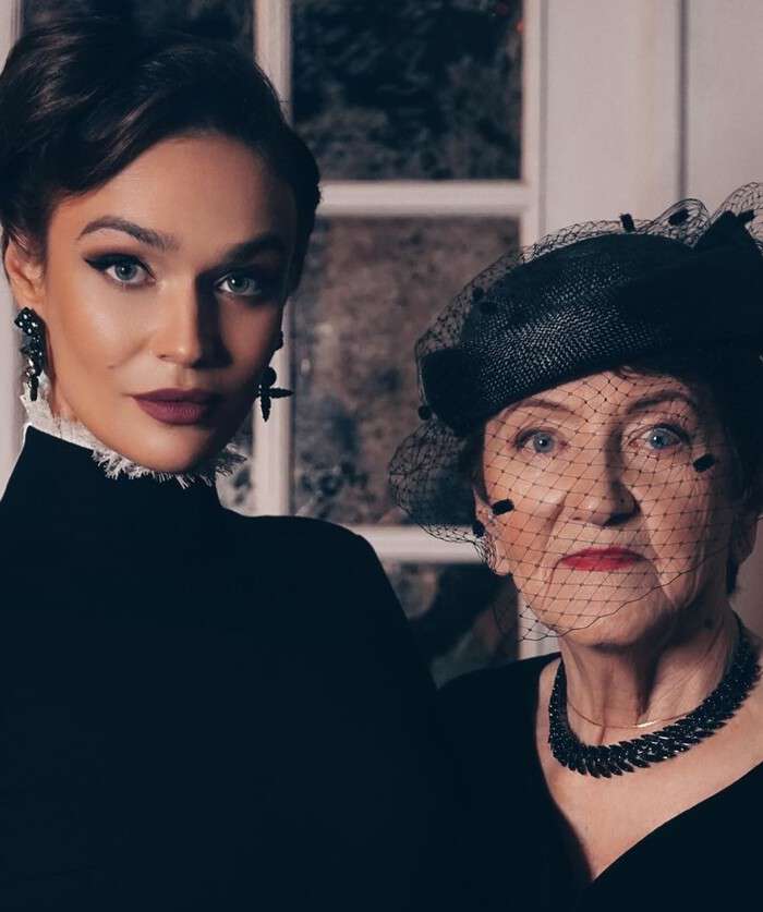 «Ей совсем плохо»: Алена Водонаева рассказала о болезни бабушки