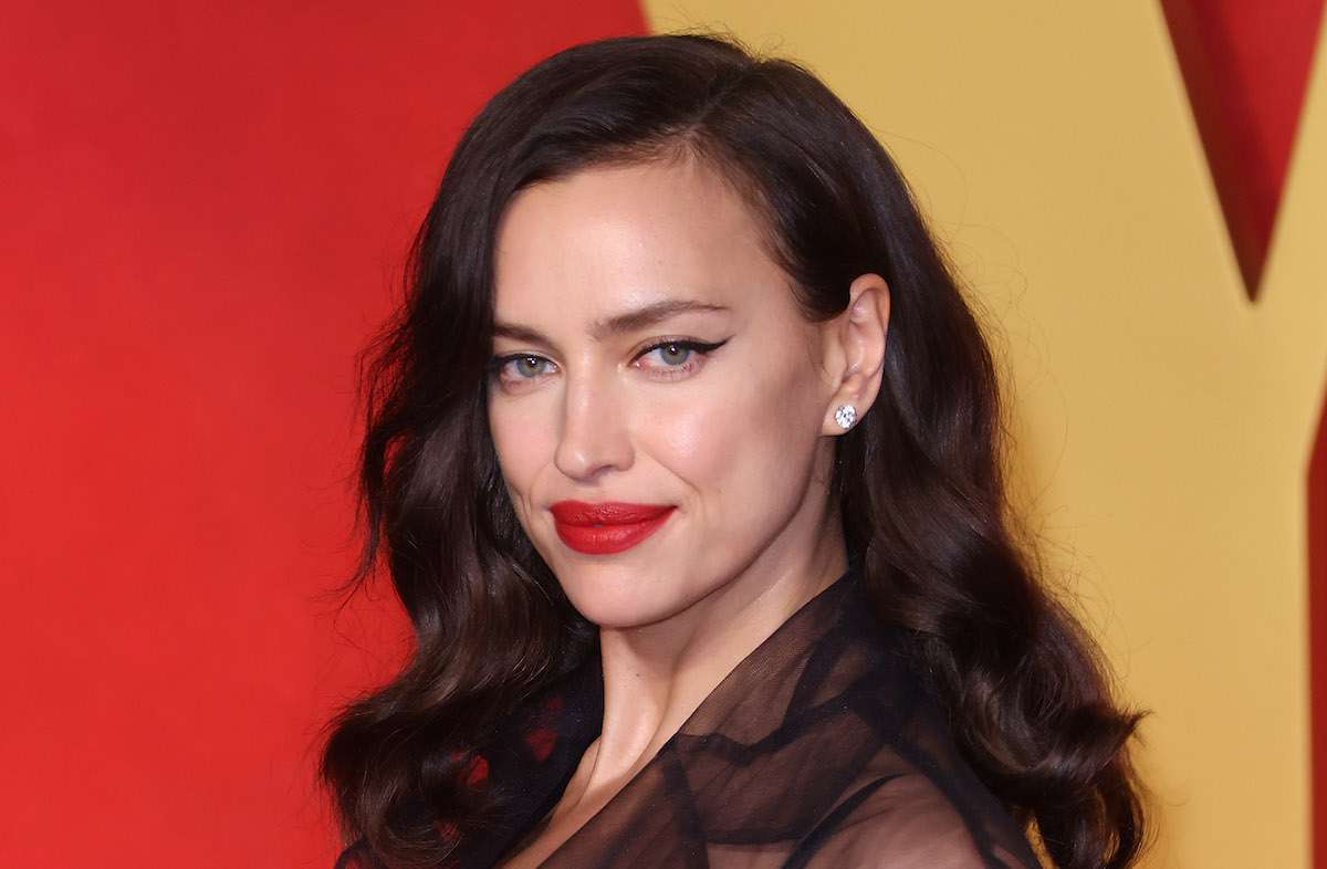 Ирина Шейк предстала в рокерском стиле и меховых брюках