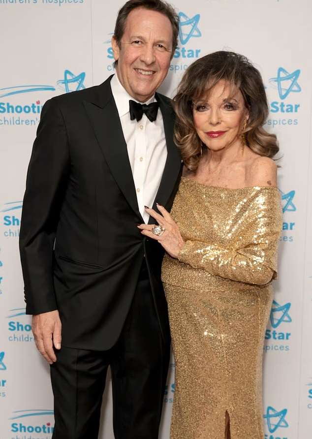 Джоан Коллинз в 92 года блеснула на балу: фото