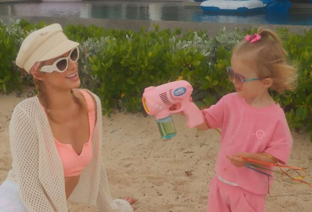 Пэрис Хилтон показала, как проводит время с сыном и дочерью